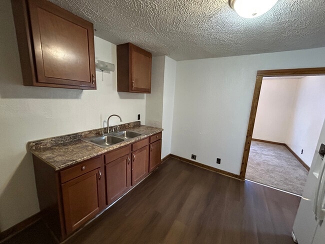 Building Photo - 154 Robley St