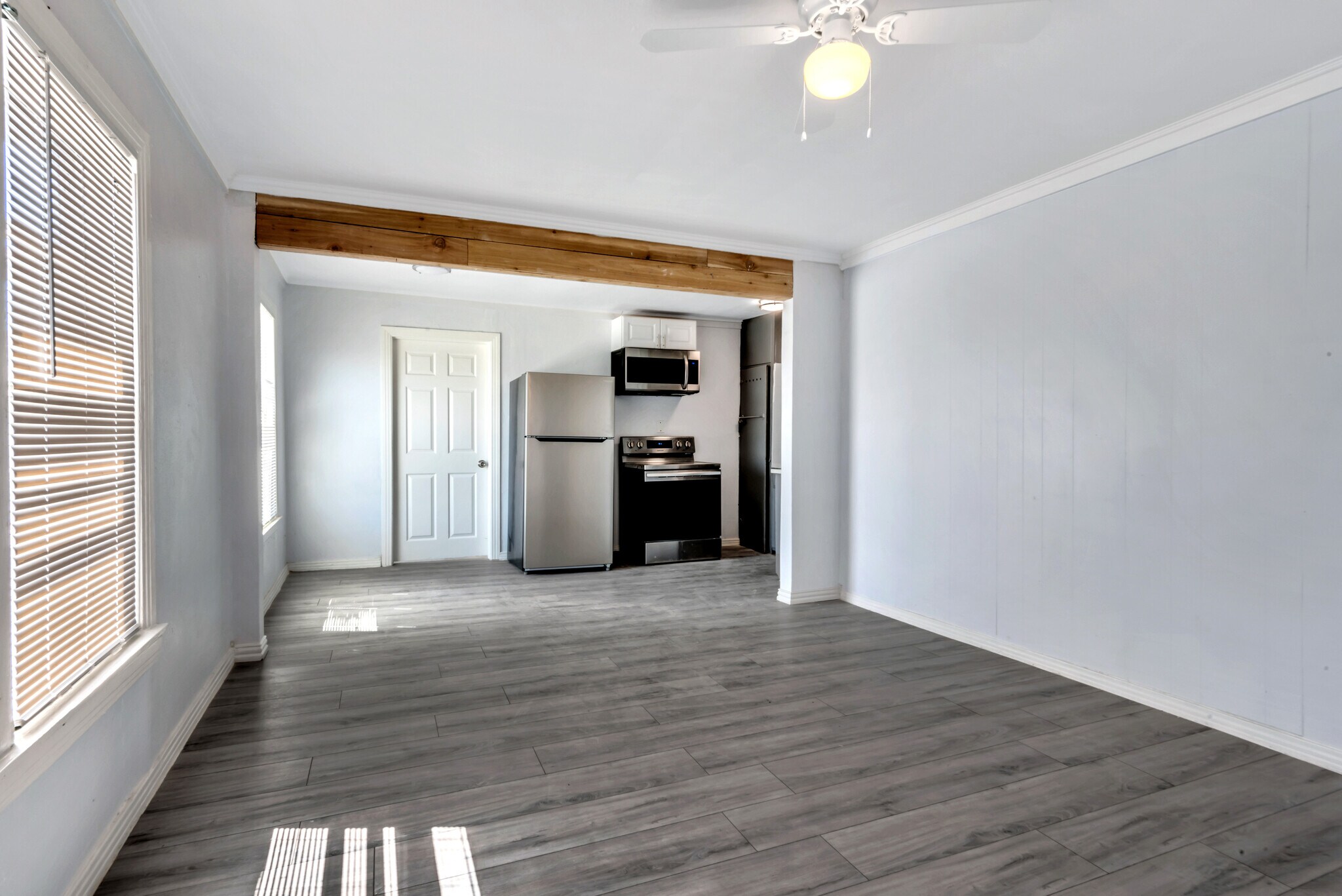 Building Photo - 305 N Robinson St