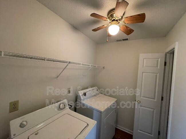 Building Photo - 1490 Estacada Way