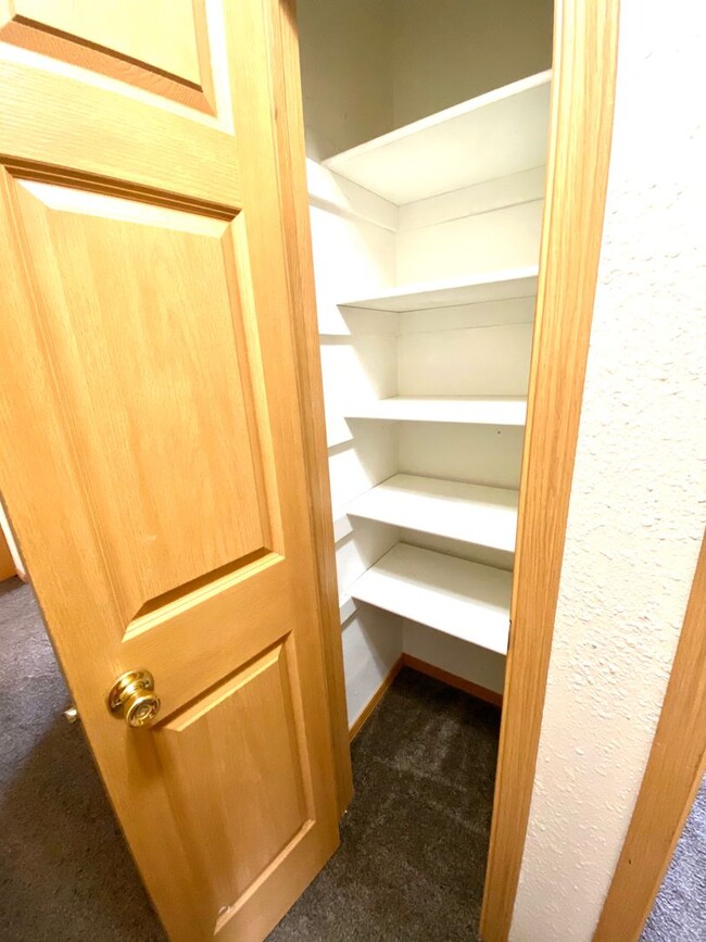 Building Photo - 3 Bedroom Duplex in North Fargo!