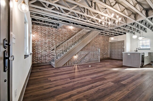 Building Photo - Chicago Row Townhouse