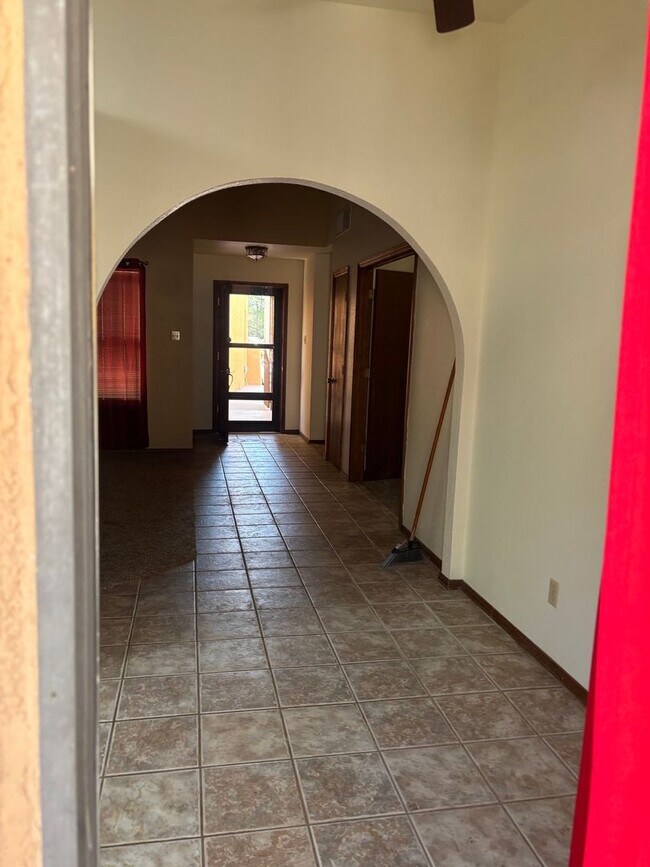 Building Photo - 3109 Las Placitas Rd