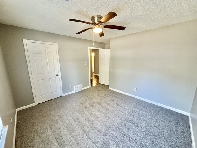 Building Photo - 4015 Hofburg St