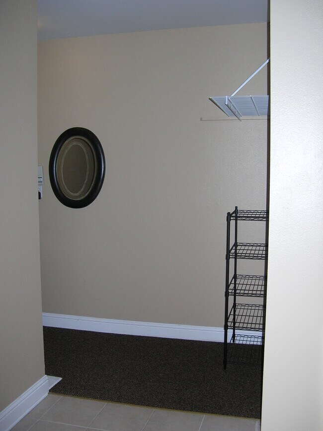 Building Photo - 710 E Boyd Dr