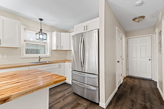 Building Photo - 3 1/2 Baltimore Street