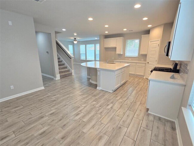 Building Photo - 2208 Limestone Lake Dr