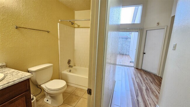 Building Photo - 8731 Croteau Dr