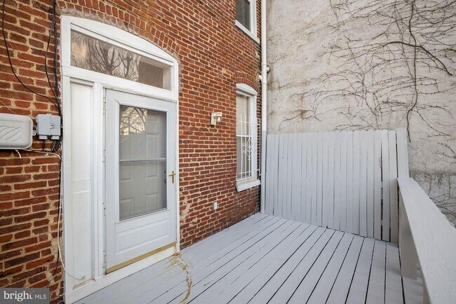 Building Photo - 616 11th St NE