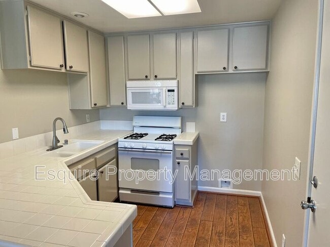 Building Photo - 2075 Blackberry Cir