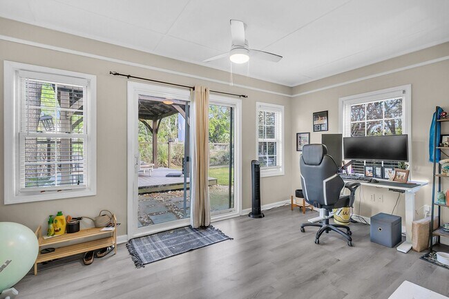 Building Photo - Charming 3 Bedroom, 2 Bath Home off of Longpoint in Mount Pleasant!