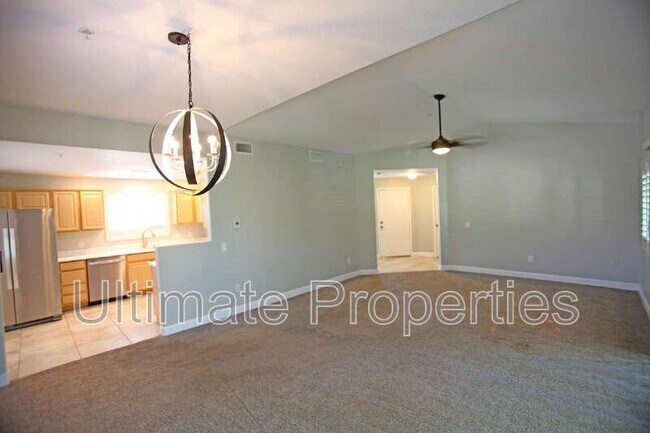 Building Photo - 15225 N 100th St