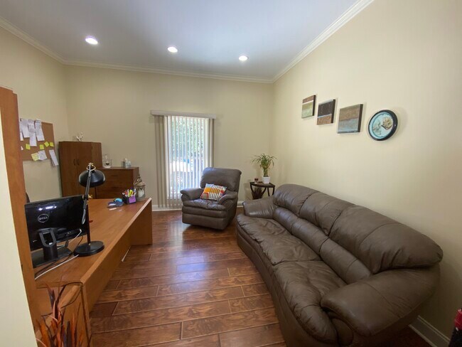 Large office - 809 Braselton Hwy