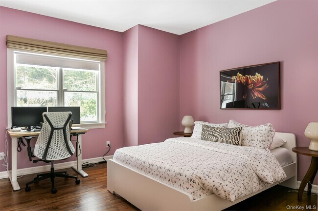 Building Photo - 70 S Country Rd