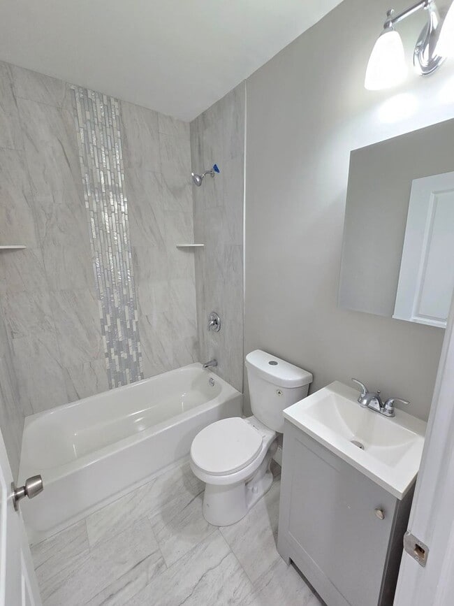 Building Photo - Beautiful 3 Bedroom 1 Bathroom East Baltimore Town Home