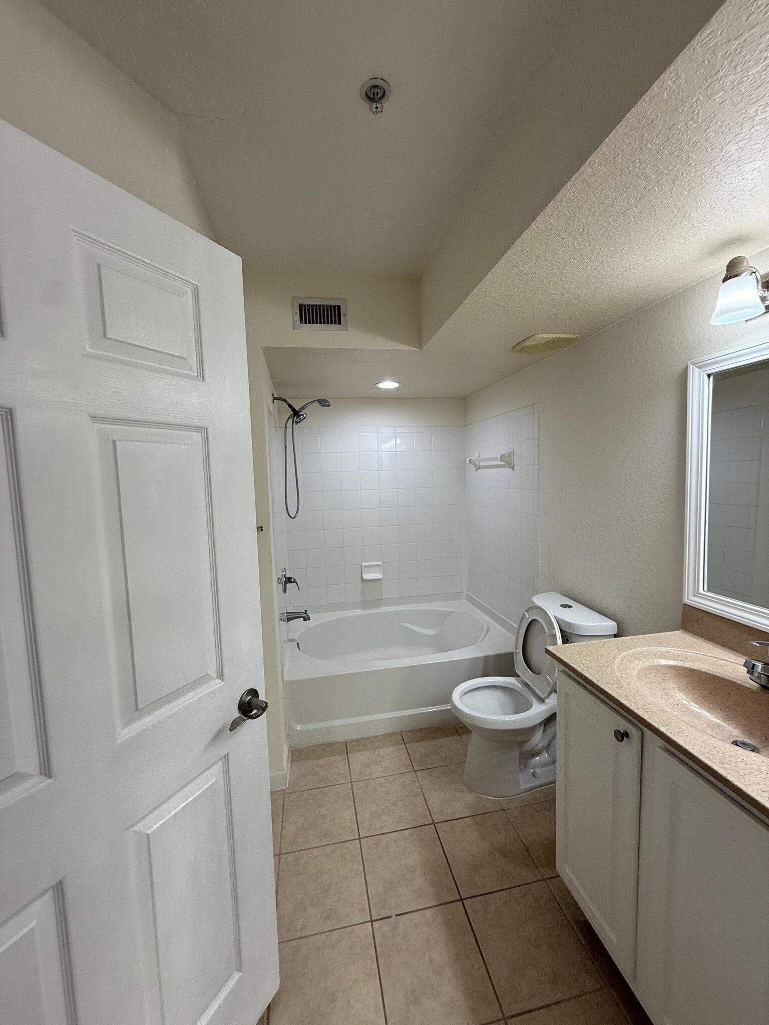 2nd Bath 2 - 10075 Gate Pky N