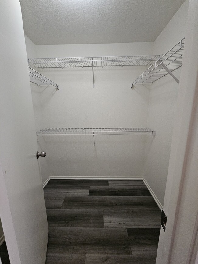 Building Photo - 655 Silverwood St