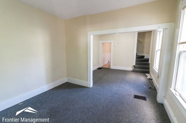 Building Photo - Perfectly located duplex near downtown Manhattan and City Park!