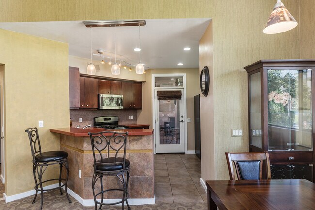 Building Photo - 780 E Palm Canyon Dr