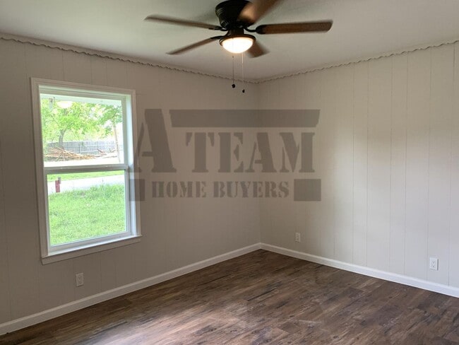 Building Photo - Freshly Remodeled 3 Bed 2 Bath Home!