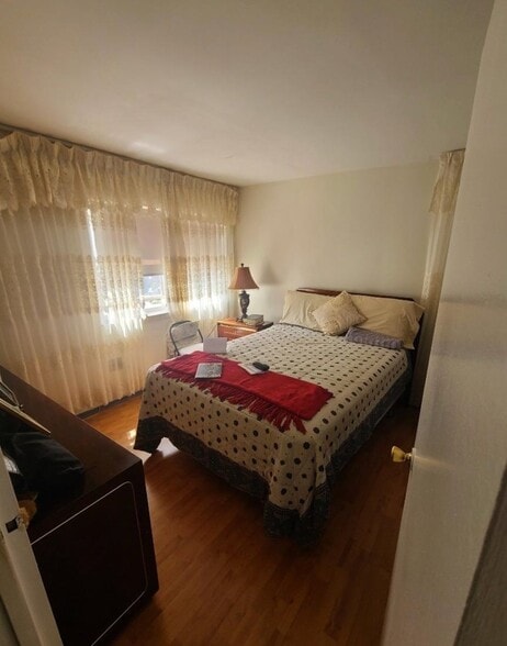 Building Photo - 120 Wyona St