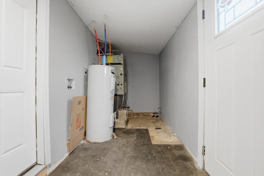 Building Photo - 2321 S A St