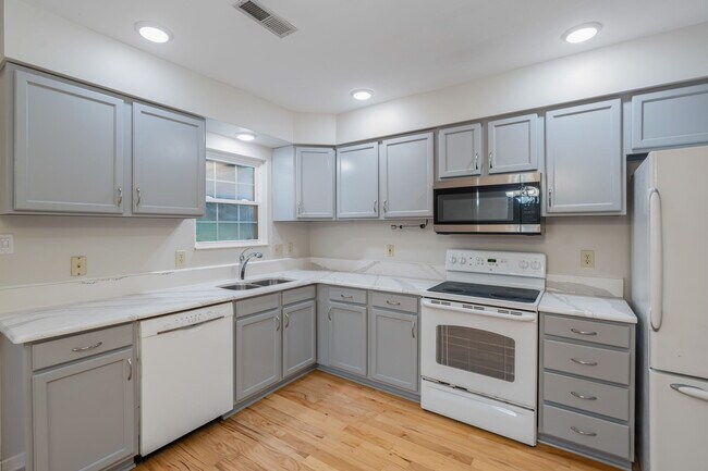 Building Photo - 8815 Brucewood Ln