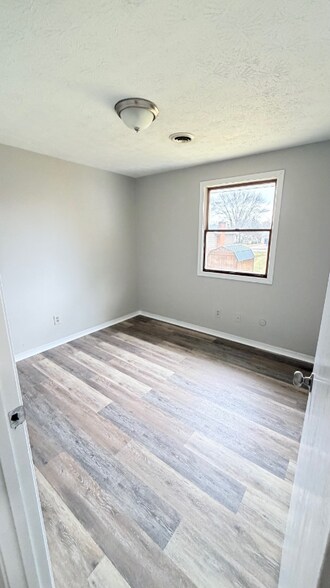 Building Photo - 7800 Heatherview St NW