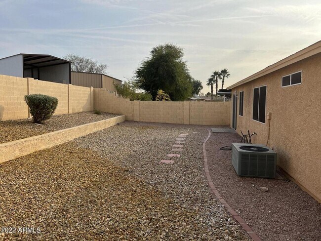 Building Photo - Available Jan 15, 2026 – Stunning 3-Bed, 2-Bath Home!