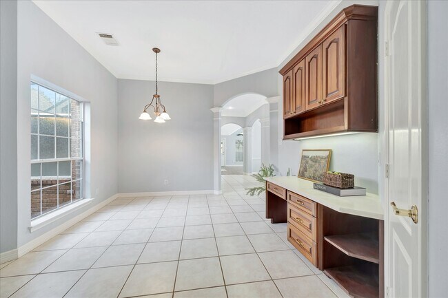 Building Photo - 2421 Baycrest Dr