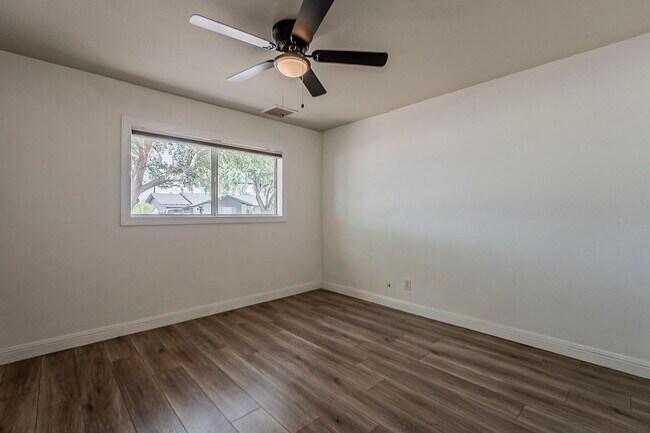 Building Photo - Three bedrooms and POOL in South Scottsdale!