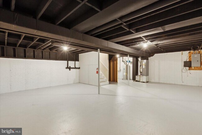 Building Photo - 116 Village Dr