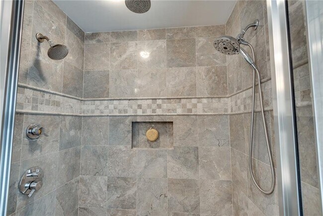 Building Photo - 953 Gilbert St SE