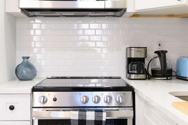 Building Photo - 240e E 75th St