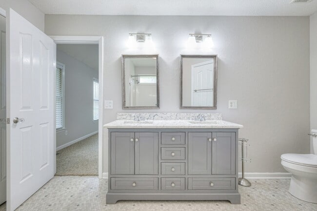 Building Photo - 5020 Old Salem Rd