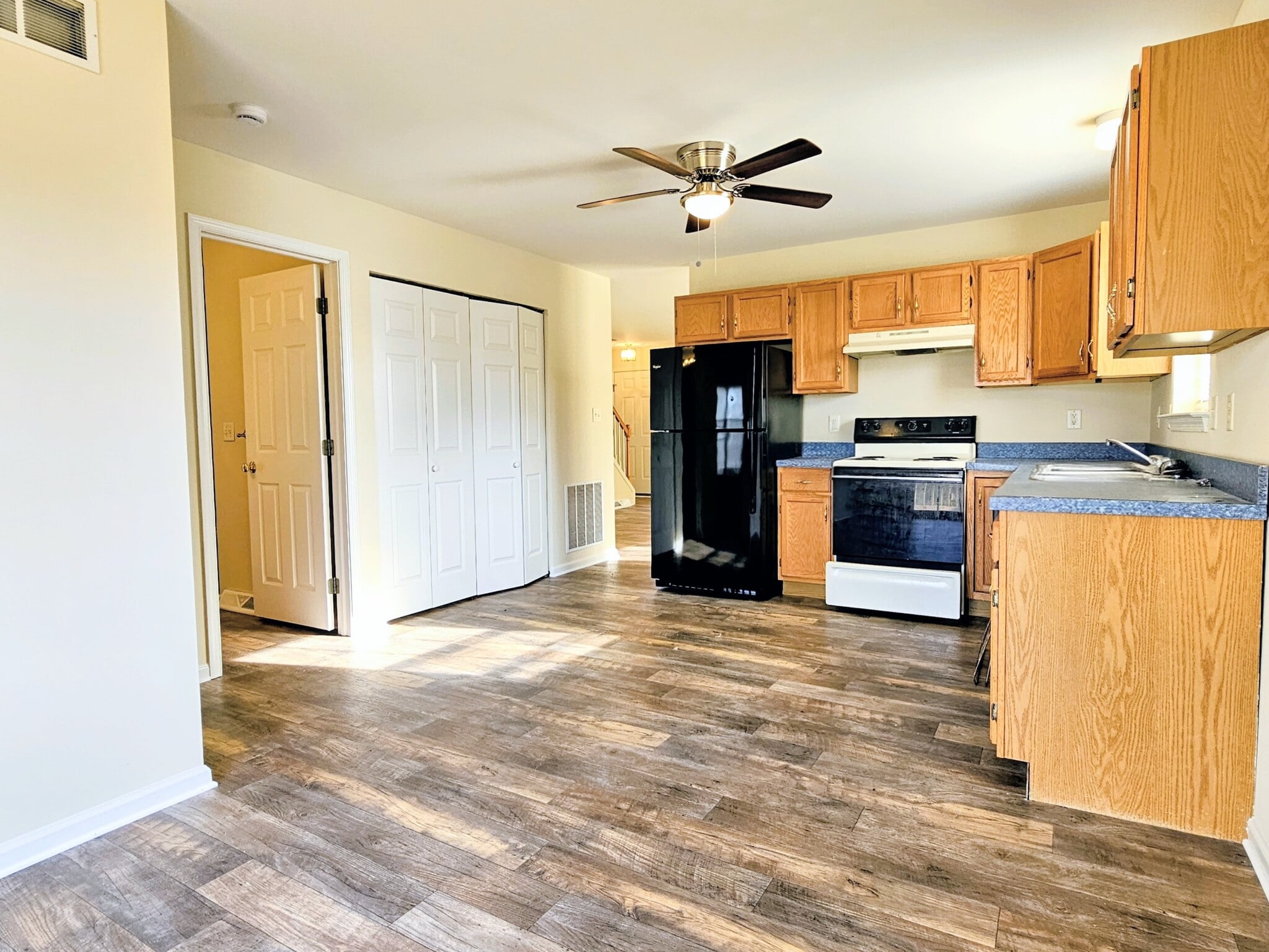 Building Photo - 40 Sandstone Ct