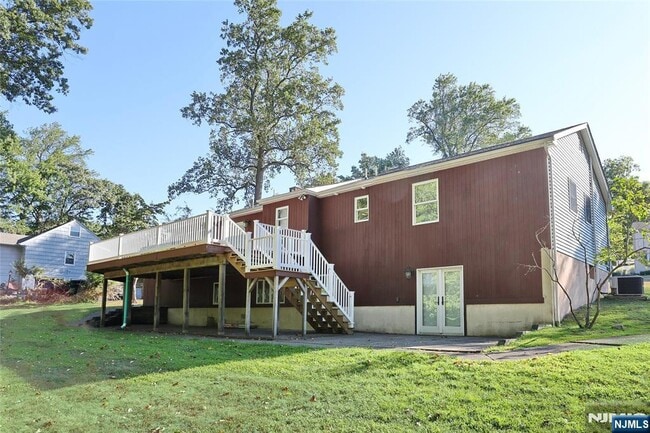 Building Photo - 43 Forest Dr