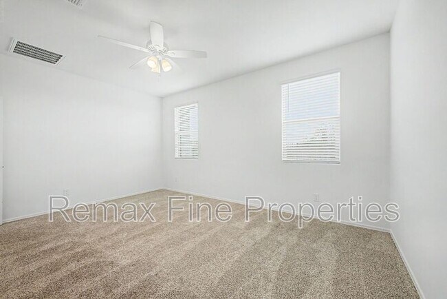 Building Photo - 15543 W Desert Hollow Dr