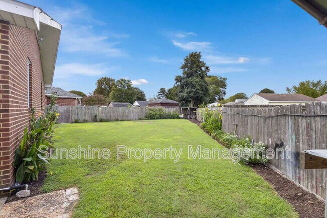 Building Photo - 512 Winwood Dr