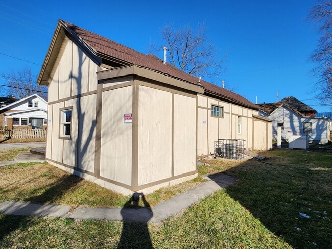 Building Photo - Spacious 3-Bedroom, 2-Bathroom Home AVAILABLE NOW!!