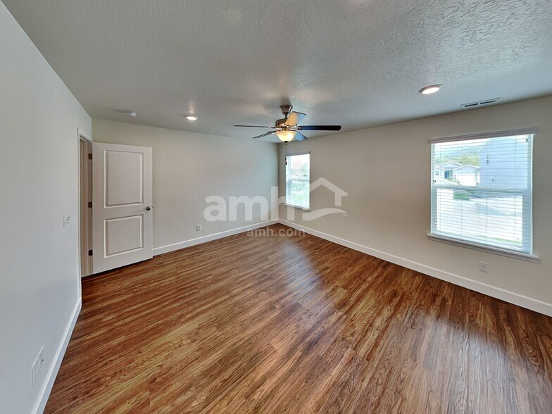 Building Photo - 2983 E S Village Dr