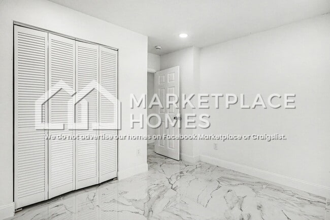 Building Photo - 408 Bassedena Cir N