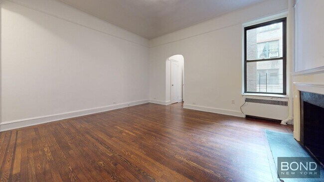 Building Photo - 106 E 81st St