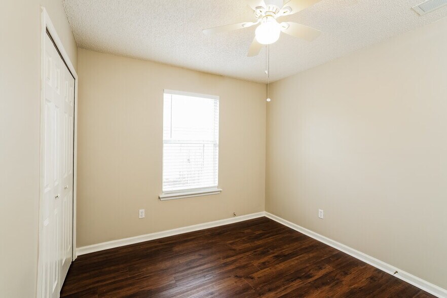 Building Photo - 3095 Seth Dr