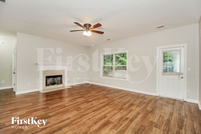Building Photo - 137 Holbrook Dr