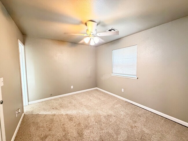 Building Photo - 8941 E 57th St