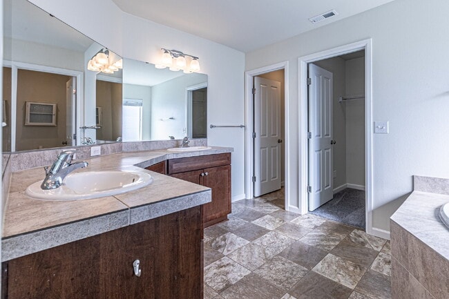 Building Photo - Amazing 4 bedroom home in Stewart Crossing!