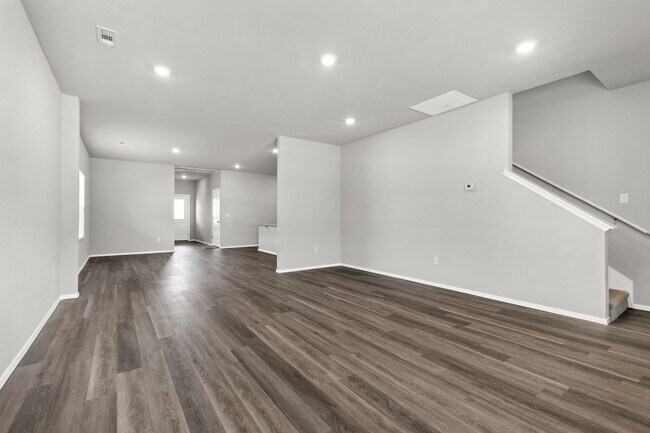 Building Photo - Spacious Home in Fayetteville!