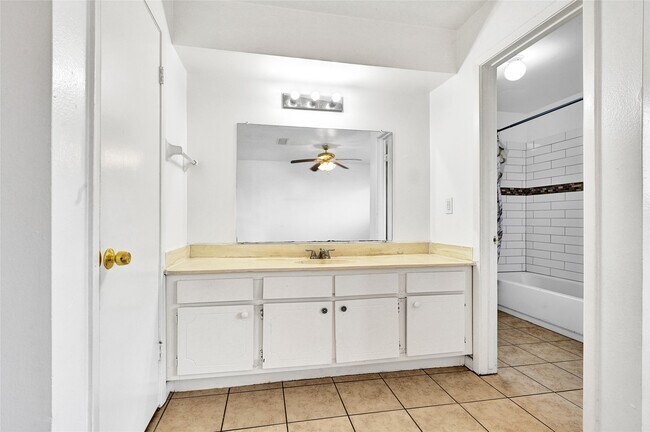 Building Photo - 13906 Bearwood Rd