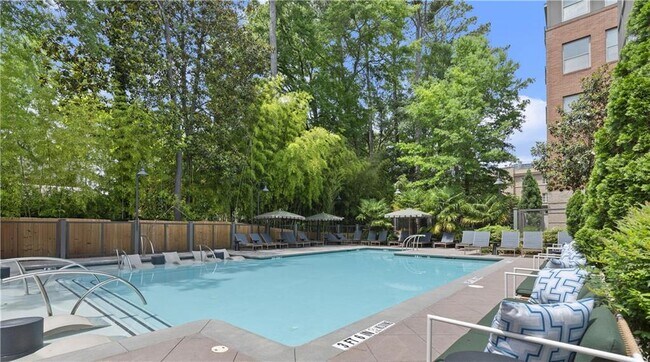 Building Photo - 2420 Peachtree Rd
