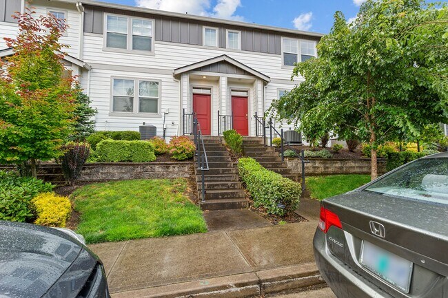 Building Photo - 3BD 2.5BA + Townhouse w/2-Car Garage + AC